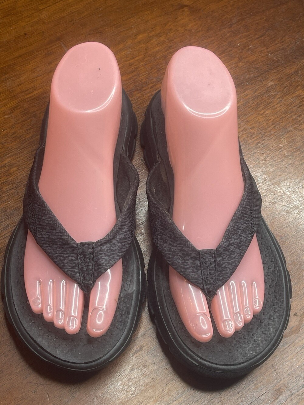 Skechers 8M Flip-Flop Sandals Performance Women's GOWALK Best Thong Sandals